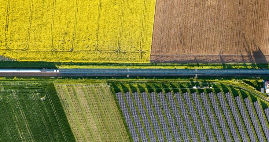 Rinnovabili • Come batterie e fotovoltaico possono salvare i target 2030 e ridurre le bollette