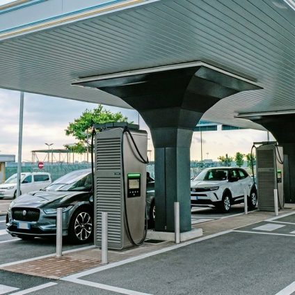 Rinnovabili • Colonnine auto elettriche, l’Italia supera i 78.000 punti installati. Sono sufficienti?