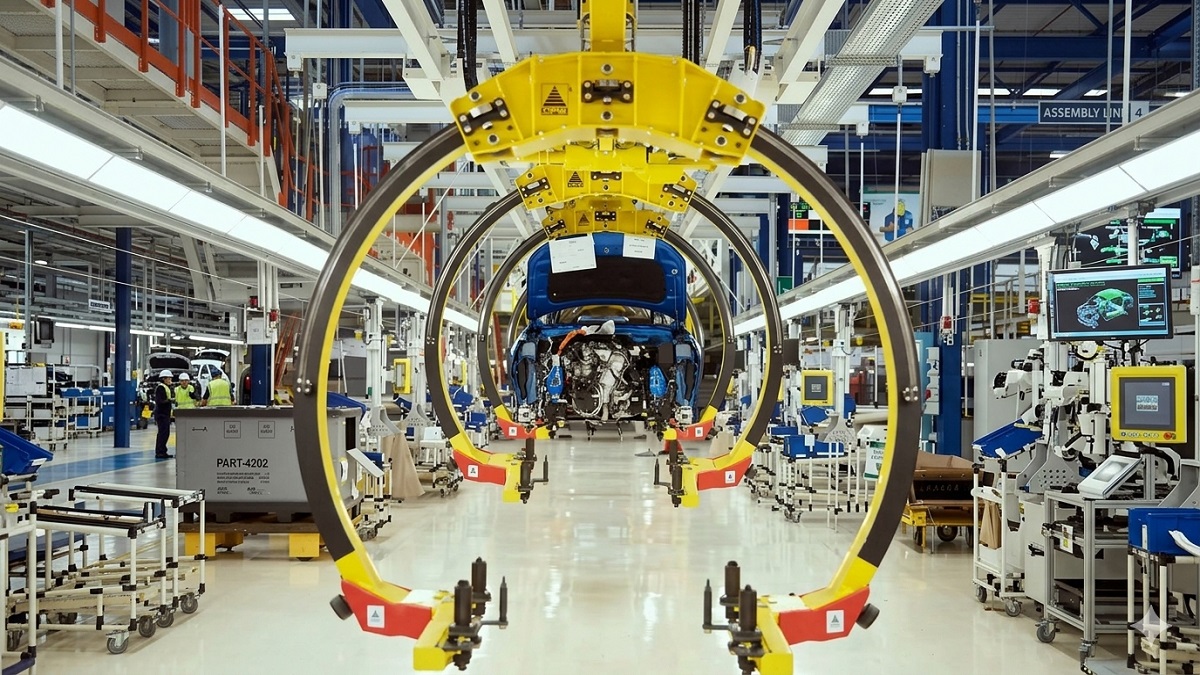 La piccola auto elettrica da 15mila euro sarà prodotta in Italia: promessa di Stellantis