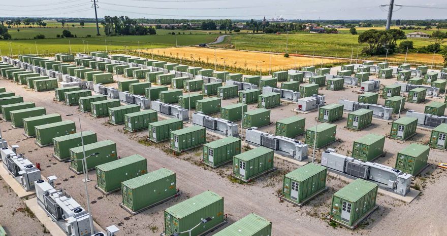 Rinnovabili • Il modello California sbarca in Italia: un quinto dei BESS europei è già nostro