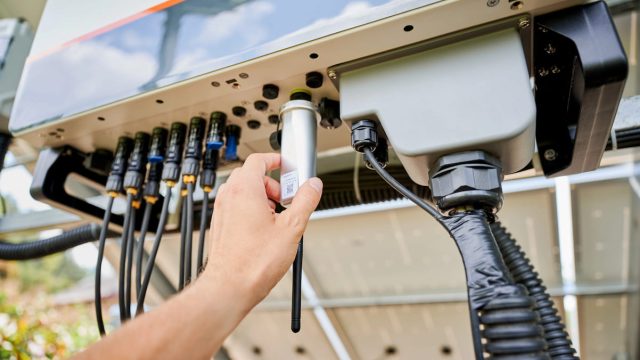 Rinnovabili • Inverter da paesi “ad alto rischio”, l’UE conferma: esclusi da fondi UE