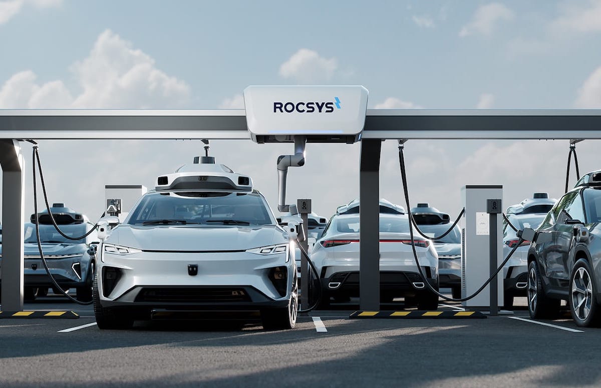 Rinnovabili • Robotaxi fanno da soli anche la ricarica elettrica: ecco come con Rocsys M1