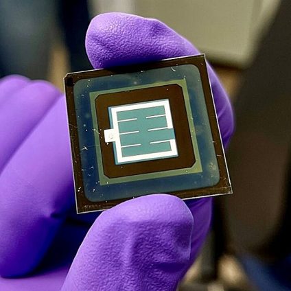 Rinnovabili • Perovskite-silicio, svolta nella produzione delle celle tandem