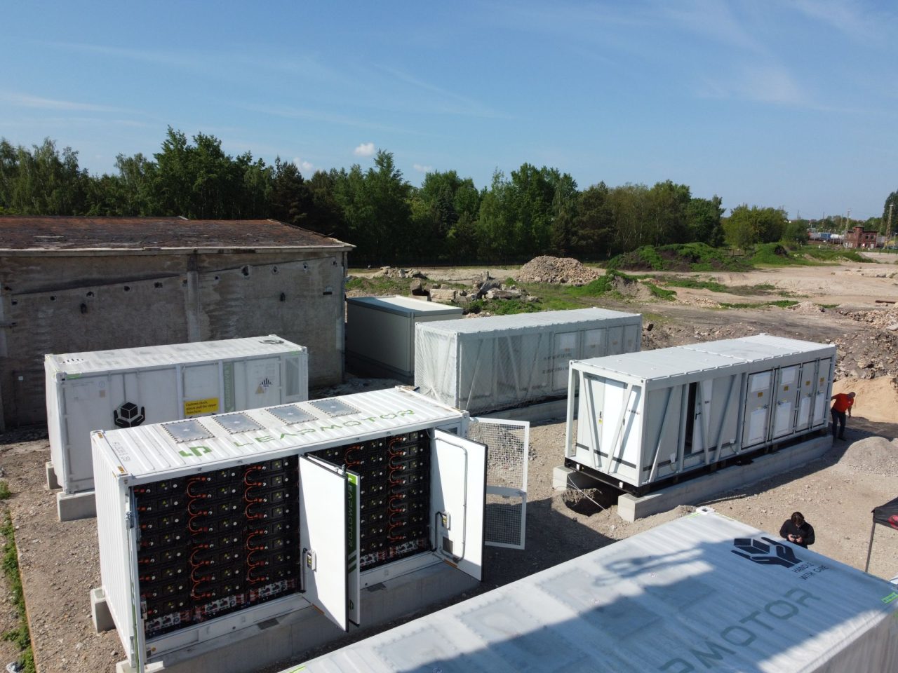 Rinnovabili • Al via i lavori a Finsterwalde: LION Smart consegna i container di accumulo a batteria per il grande progetto del partner Renoc