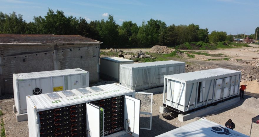 Rinnovabili • Al via i lavori a Finsterwalde: LION Smart consegna i container di accumulo a batteria per il grande progetto del partner Renoc