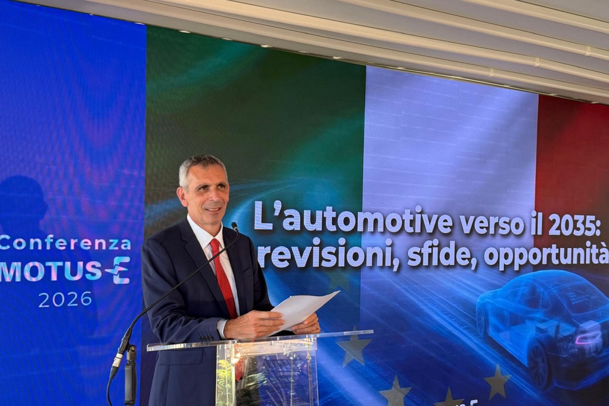 Auto elettriche, 8 milioni nel 2035. Per l’Italia risparmio da 41,5 mln di barili