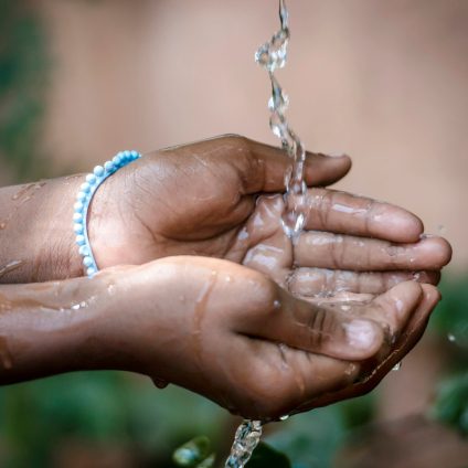Rinnovabili • acqua-africa-crisi-idrica-malattie-poverta-disuguaglianze