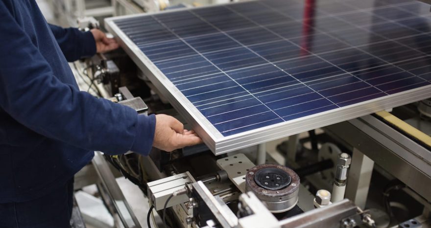 Rinnovabili • Moduli solari: la mappa dei grandi produttori cambia, ecco chi sta conquistando spazio