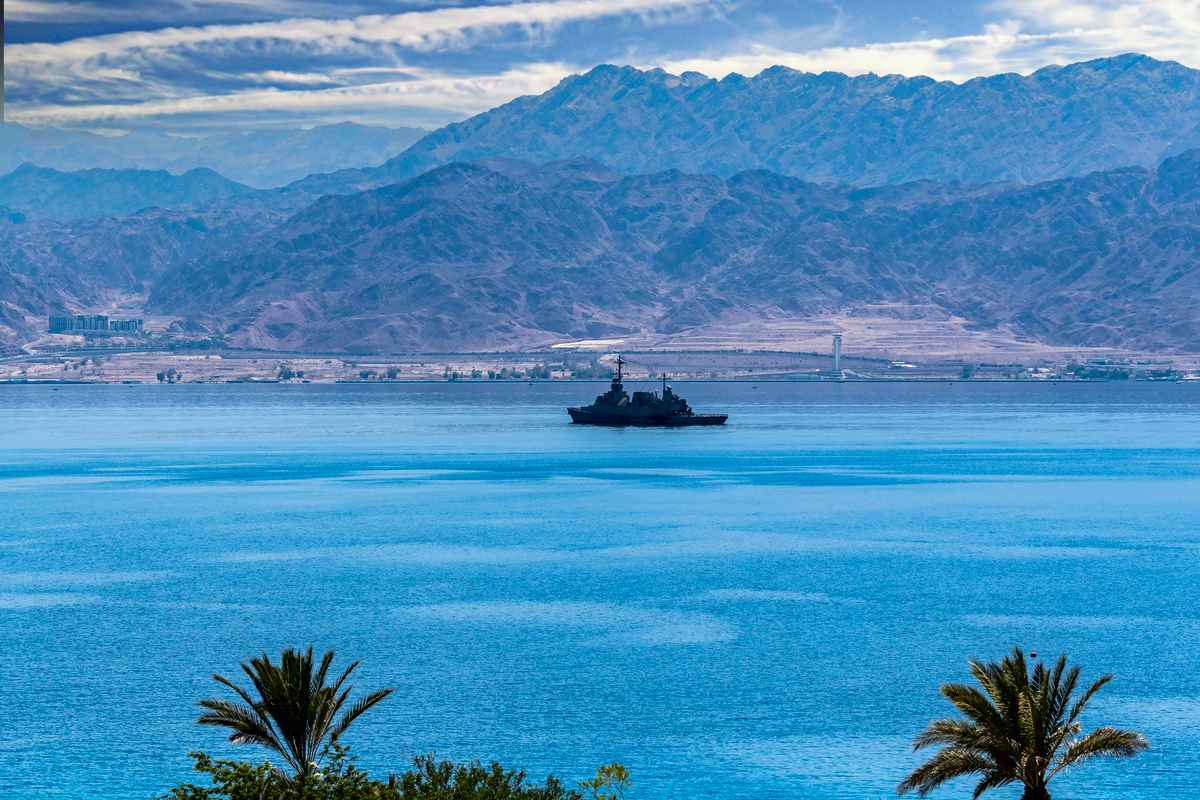 L’Iran minaccia di chiudere anche Bab el-Mandeb: le conseguenze per il settore energetico