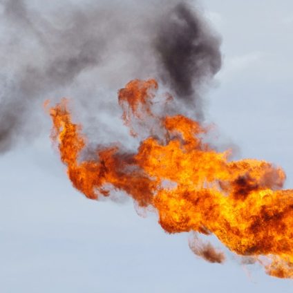 Rinnovabili • flaring-bruciati-167-miliardi-metri-cubi-gas
