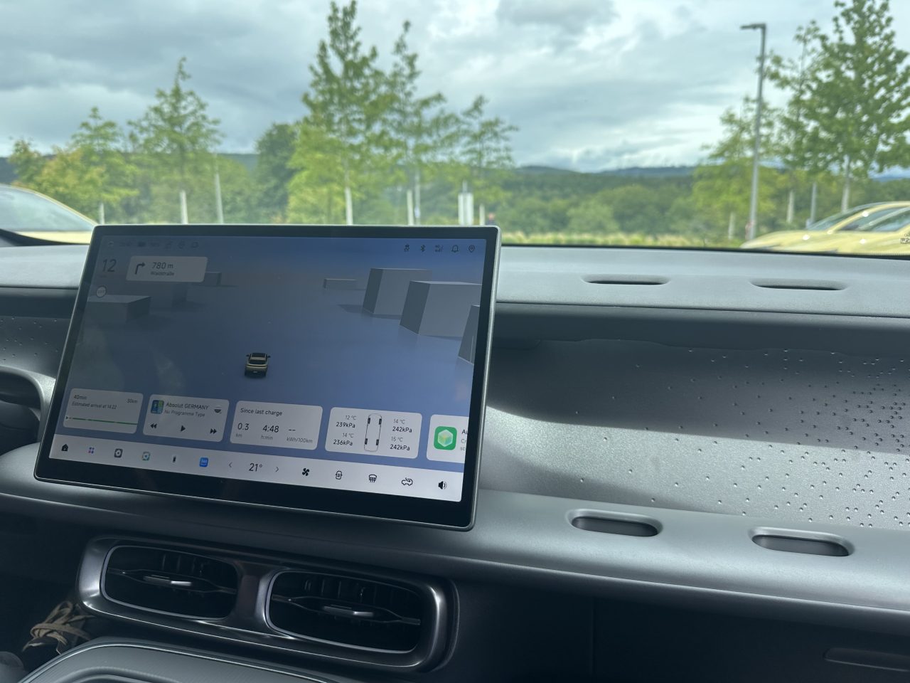 Rinnovabili • Schermi touch nelle auto? Troppo fastidiosi e distraggono: ecco perché