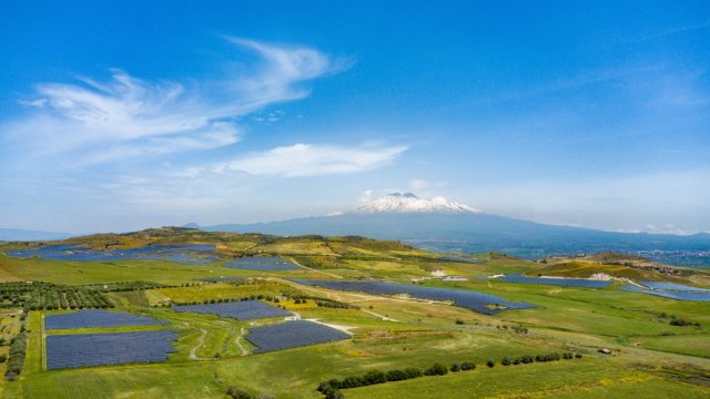 Rinnovabili • Iberdrola Italia inaugura in Sicilia, uno dei più importanti impianti fotovoltaici del Paese