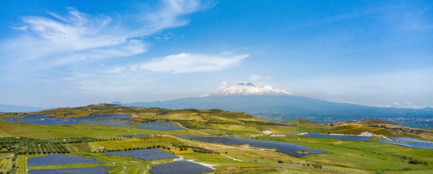 Rinnovabili • Iberdrola Italia inaugura in Sicilia, uno dei più importanti impianti fotovoltaici del Paese