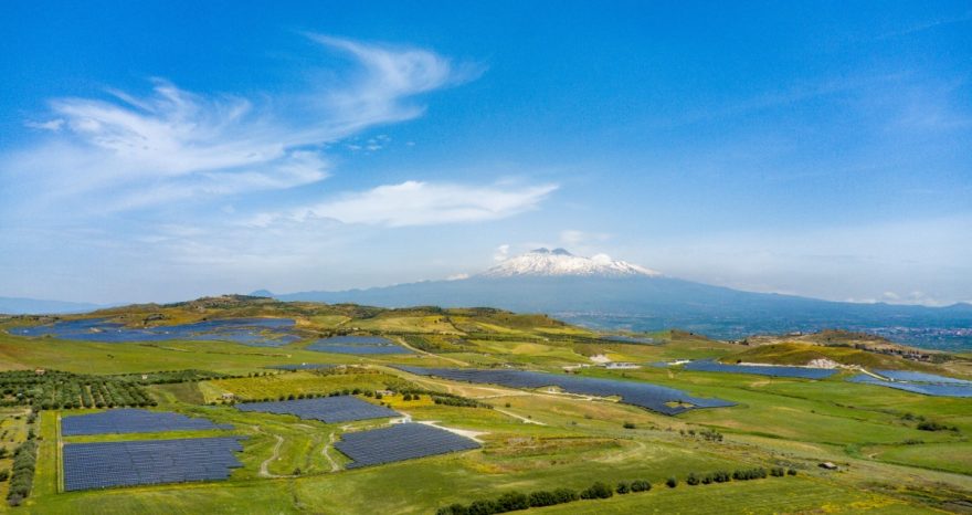 Rinnovabili • Iberdrola Italia inaugura in Sicilia, uno dei più importanti impianti fotovoltaici del Paese