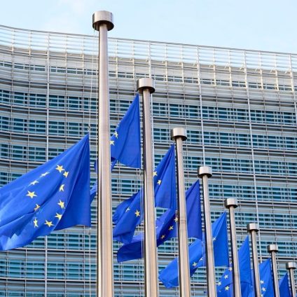 Rinnovabili • Primo accordo tripartito per l’accumulo: 45 GW di BESS per tagliare i prezzi dell’energia