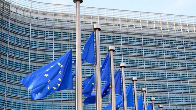Rinnovabili • Primo accordo tripartito per l’accumulo: 45 GW di BESS per tagliare i prezzi dell’energia