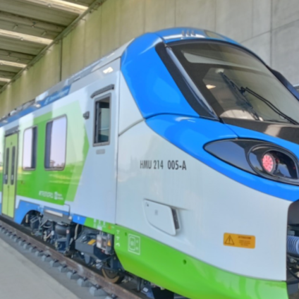 Rinnovabili • ansfisa-autorizza-primo-tipo-veicolo-ferroviario-alimentato-idrogeno-italia