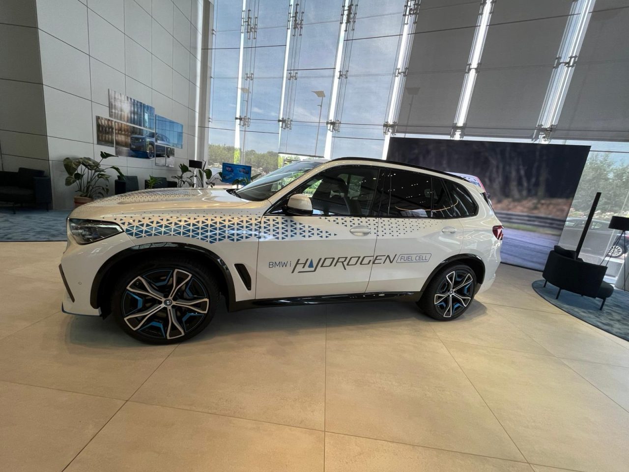 Rinnovabili • Auto a idrogeno, strumento di resilienza e indipendenza europea