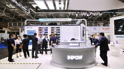 Rinnovabili • INPOW debutta a Intersolar Europe 2026 con soluzioni di accumulo energetico di livello automotive e piani di espansione in Europa