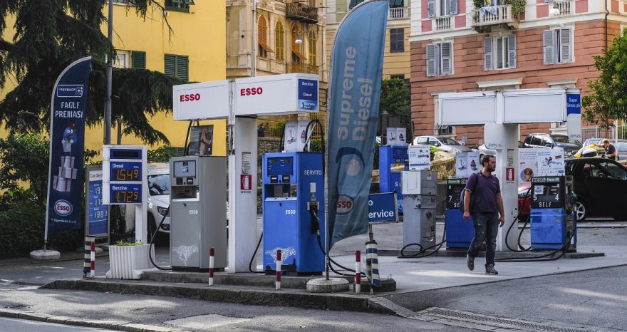 Rinnovabili • Caro carburanti, quanto pesa realmente sui lavoratori: il caso Roma