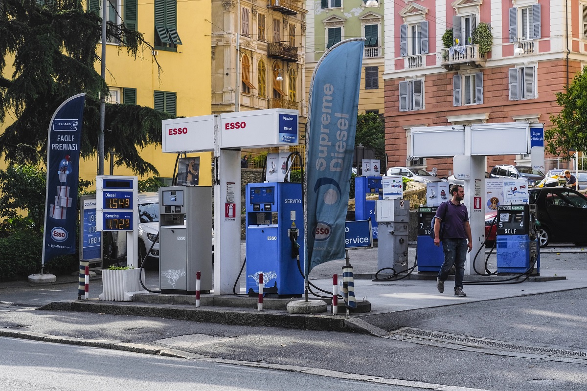 Caro carburanti, quanto pesa realmente sui lavoratori: il caso Roma