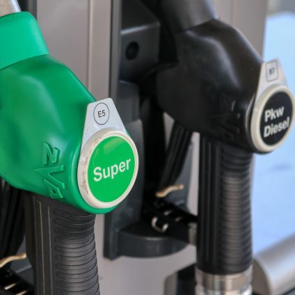 Rinnovabili • Caro carburanti, 6 giugno finisce il bonus: cosa succederà?