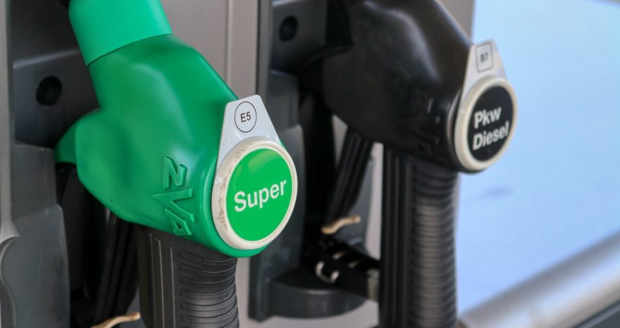 Rinnovabili • Caro carburanti, 6 giugno finisce il bonus: cosa succederà?