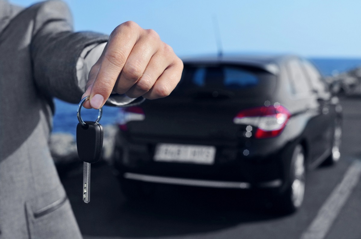 Tassazione auto aziendali: conviene l’elettrica o termica? Ecco cosa dice uno studio