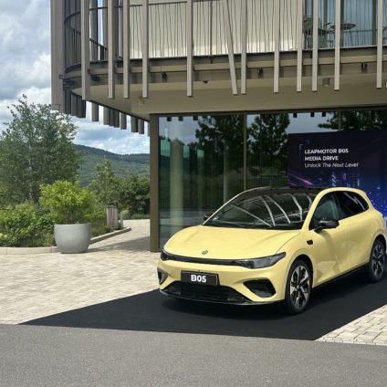 Rinnovabili • Leapmotor presenta B05, la berlina compatta elettrica. Crescono le ambizioni del brand guidato da Federico Scopelliti