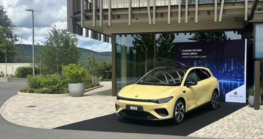 Rinnovabili • Leapmotor presenta B05, la berlina compatta elettrica. Crescono le ambizioni del brand guidato da Federico Scopelliti