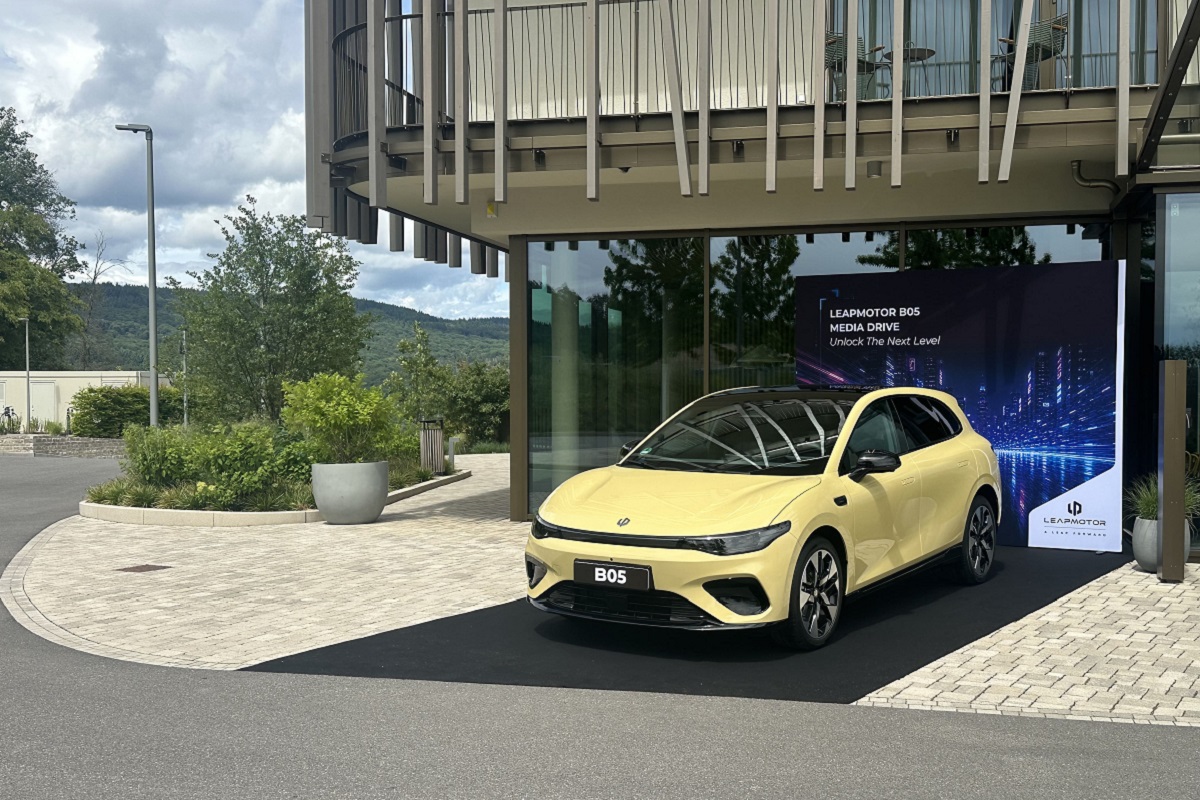 Leapmotor presenta B05, la berlina compatta elettrica. Crescono le ambizioni del brand guidato da Federico Scopelliti