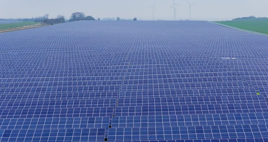 Rinnovabili • Impianto da 72 MW in Germania: AIKO ABC batte il TOPCon