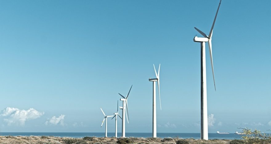 Rinnovabili • Dall’Istituto un supporto tecnico metodologico per la corretta redazione degli studi di impatto ambientale riguardanti gli impianti eolici a terra. Stabiliti criteri rigorosi per descrivere lo scenario di base, valutare le alternative progettuali e definire efficaci misure di mitigazione e monitoraggio ambientale.