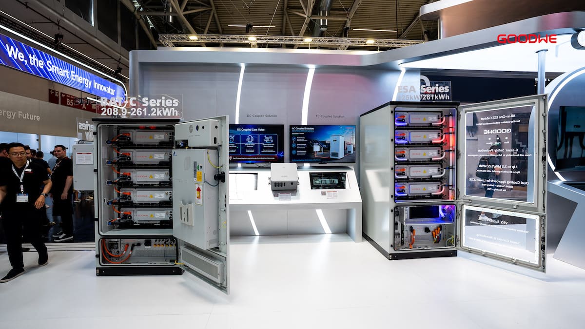 Tra i punti salienti dello stand figurano la nuova serie BAT-C con inverter ETR125 e un aggiornamento della serie ESA da 125kW-261kWh