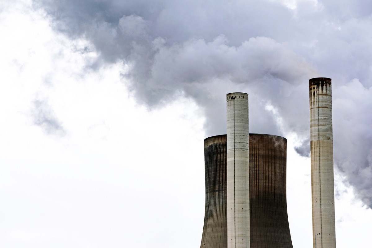 La Commissione UE cede alle industrie inquinanti e indebolisce l’ETS