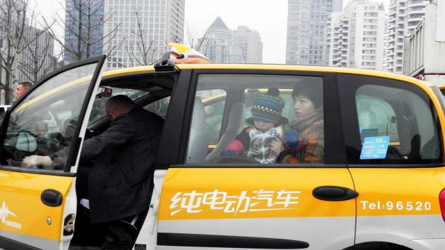 Rinnovabili • taxi-elettrici-cina-shock-petrolifero