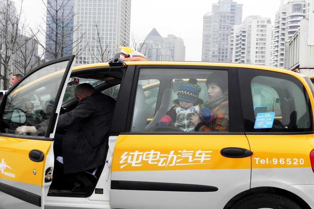 La Cina si affida ai taxi elettrici per attutire lo shock petrolifero