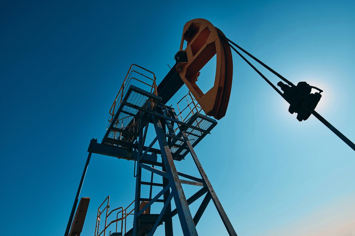 AIE: cala la produzione di petrolio in Russia per gli attacchi di droni