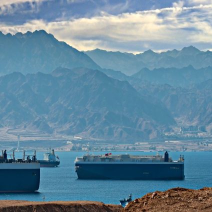 Rinnovabili • mar-rosso-houthi-petrolio-torna-sotto-pressione