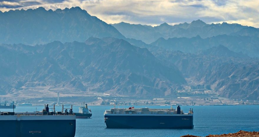 Rinnovabili • mar-rosso-houthi-petrolio-torna-sotto-pressione