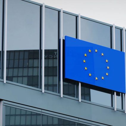 Rinnovabili • Guida sull'articolo 26 del NZIA: cosa cambierà per le imprese nelle aste per le rinnovabili