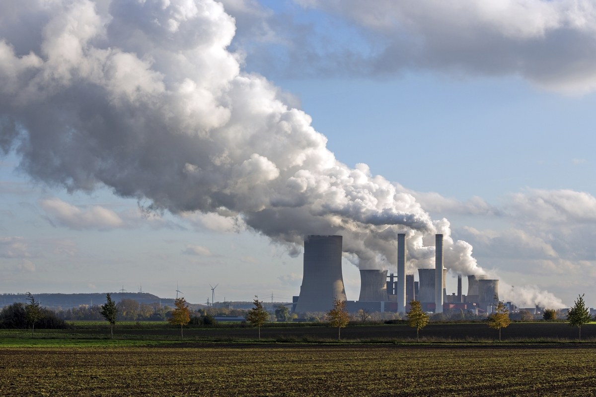 Analisti rivedono al ribasso le previsioni del prezzo del carbonio nell’UE per il 2026 e il 2027