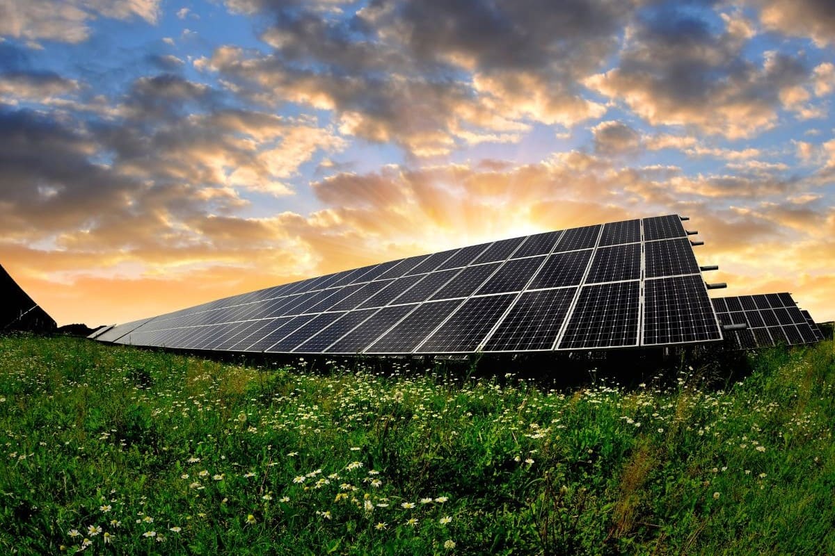 Gestione dei terreni per fotovoltaico: conviene ancora possedere la terra?