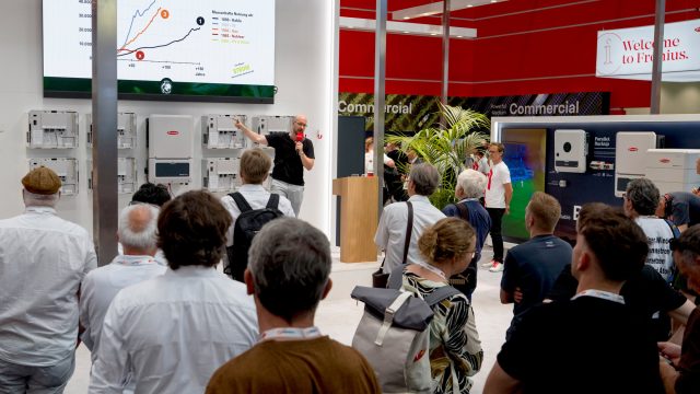 Rinnovabili • Intersolar 2026: Fronius presenta Enia e consolida il proprio ruolo di riferimento europeo per le soluzioni energetiche integrate