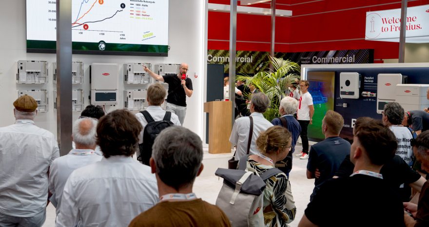 Rinnovabili • Intersolar 2026: Fronius presenta Enia e consolida il proprio ruolo di riferimento europeo per le soluzioni energetiche integrate