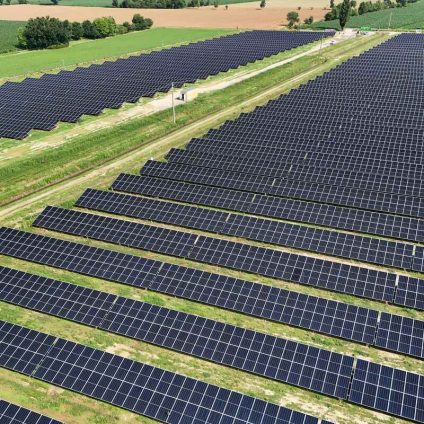 Rinnovabili • L'impegno di Enercom per l'ambiente: bilancio di sostenibilità 2025
