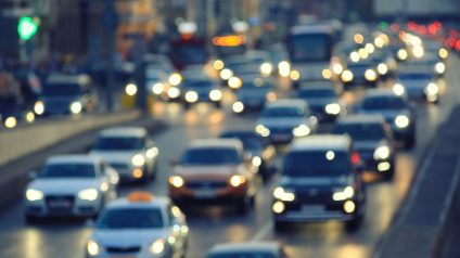 Rinnovabili • Finisce l'era del bollo gratis in Cina, il Paese ha raggiunto gli obiettivi della mobilità sostenibile