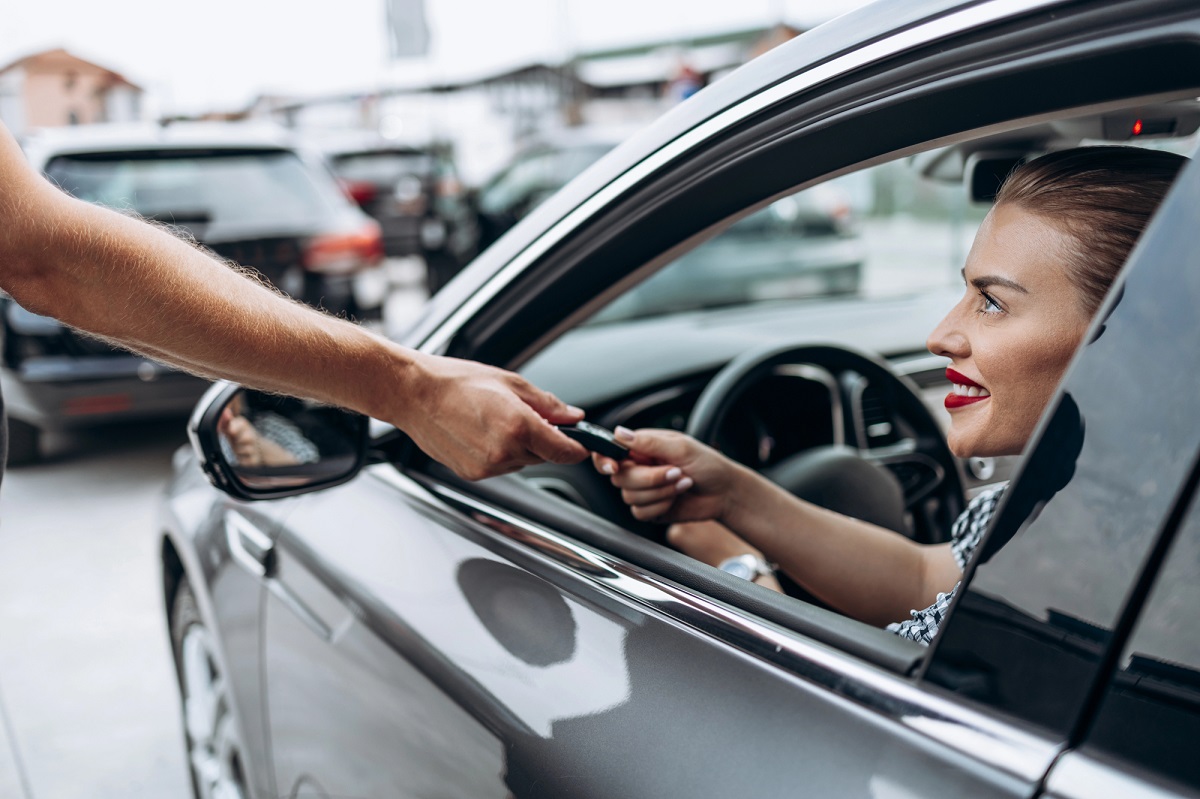 Auto elettrica usata: vantaggi sul prezzo e potenziali rischi. Cosa valutare prima dell’acquisto