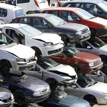 Rinnovabili • Auto a fine vita, Ue punta a riciclo e recupero: ecco le nuove norme