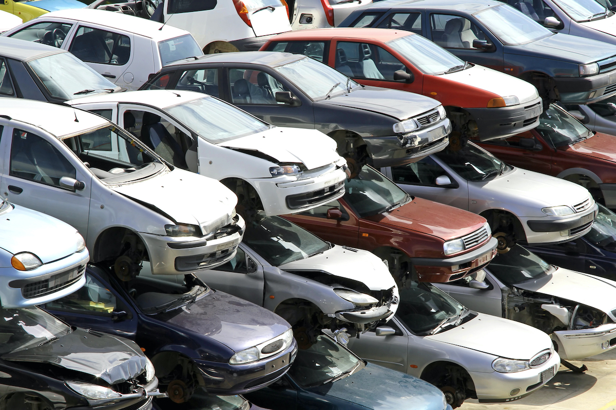 Auto a fine vita, Ue punta a riciclo e recupero: ecco le nuove norme